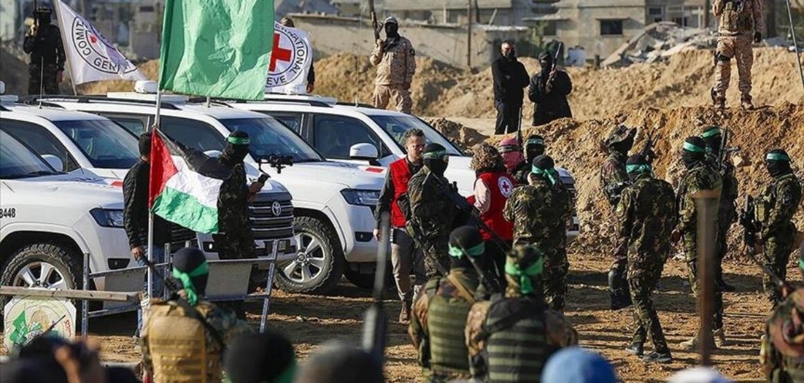 Brigadat Al-Qassam i dorëzojnë Kryqit të Kuq 3 pengje izraelitë në Gaza