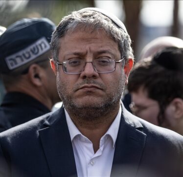 Ish-ministri izraelit “krenar” për pamjet e trajtimit çnjerëzor ndaj të burgosurve palestinezë