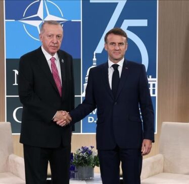 Erdoğan, Macron-it: BE bëri gjënë e duhur me pezullimin e sanksioneve ndaj Sirisë