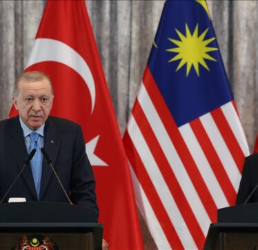 Erdoğan nga Malajzia: Izraeli duhet t’i japë fund pushtimit të tokave palestineze, të kompensojë dëmet