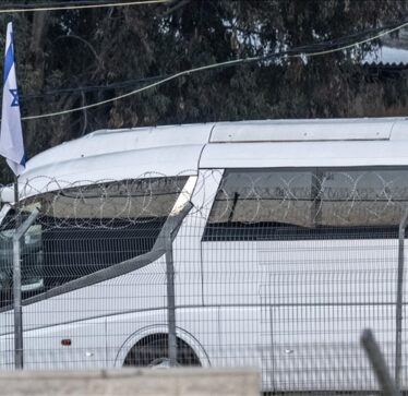 Izraeli liron grupin e ri të të burgosurve palestinezë sipas marrëveshjes së armëpushimit të Gazës