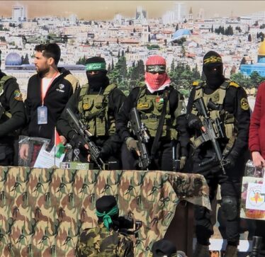 Grupet palestineze dorëzojnë tre pengjet izraelite në marrëveshjen e shkëmbimit të Gazës