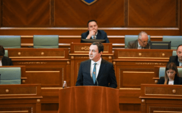 E konfirmon Qeveria: Kurti takohet sonte në Prishtinë me zyrtarin…