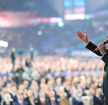 Erdogan për PKK-në: “E mbajmë grushtin e hekurt gati nëse na kafshojnë dorën e shtrirë”