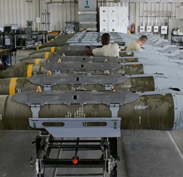 Trump i shet Izraelit mbi 40,000 bomba ajrore për 2 miliardë dollarë