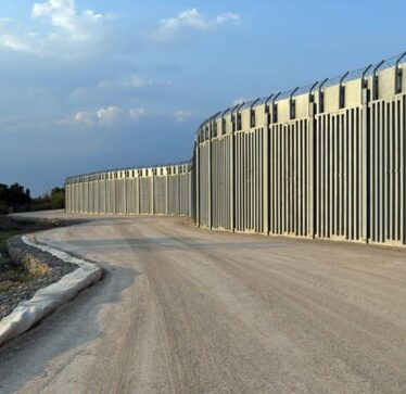 Turqia nis ndërtimin e murit 8.5 kilometra në kufirin perëndimor me Greqinë