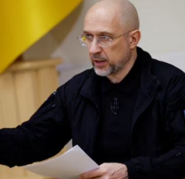 Ushtria e Ukrainës mund të qëndrojë në front, thotë Kievi pas pezullimit të ndihmës amerikane