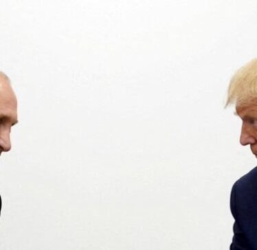 Biseda telefonike Trump-Putin për Ukrainën “po shkon mirë”