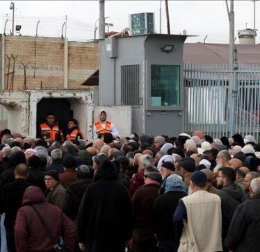 Izraeli kufizon hyrjen e palestinezëve në Al-Aksa për të premten e tretë radhazi të Ramazanit