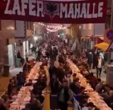 Banorët me prejardhje shqiptare në Bursa organizojnë iftar masiv