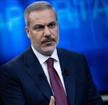 Fidan: Presidenti Trump duhet të bindet të tërheqë ushtrinë nga Siria