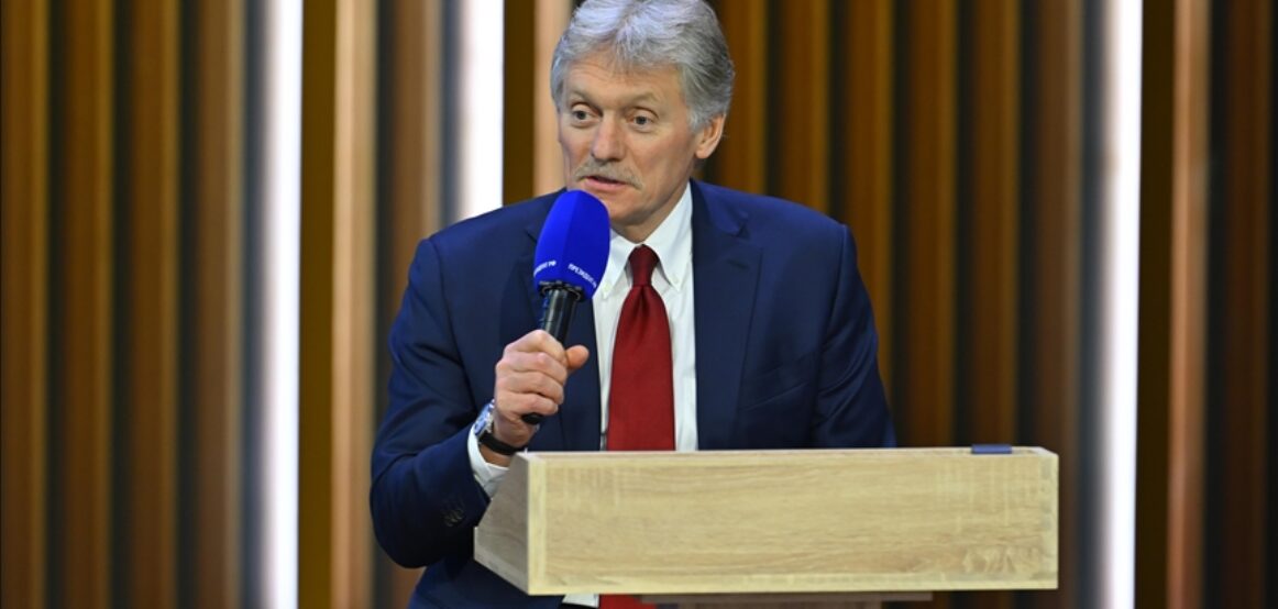 Rusia: SHBA-ja do të japë kontributin më të madh për paqen nëse ndërpret dërgesat e armëve në Ukrainë