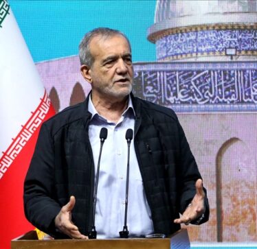 Presidenti iranian refuzon bisedimet me Trumpit, thotë “bëni çfarë dreqin të doni”