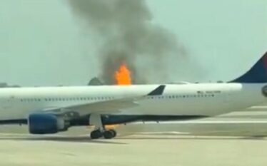 Pak para nisjes nga aeroporti i Orlandos, motori i aeroplanit…