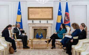 Presidentja Osmani dhe Shefi i EULEX-it diskutojnë për sigurinë dhe…