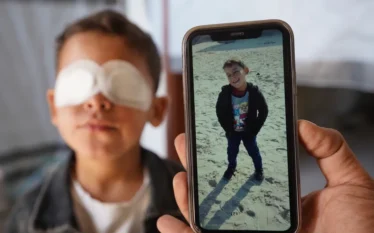 7-vjeçari nga Gaza humb syrin nga një municion i pashpërthyer,…