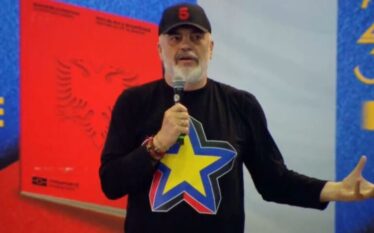 “Ua kemi borxh fëmijëve tanë”, Rama në Skrapar: Pasaportën e…