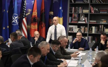 Ngërçi politik dhe nevoja e krijimit të institucioneve, diskutohen nga…