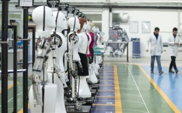 Kina mban garën e parë të robotëve së bashku me…
