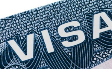 “Shkelësit” e vizave, ambasada e SHBA-së në Kosovë rikujton pasojat:…