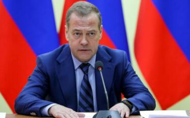 “Mijëra vullnetarë…”, Medvedev: Rusia duhet të forcojë shërbimin ushtarak