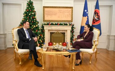 Presidentja Vjosa Osmani fton Abdixhikun në takim