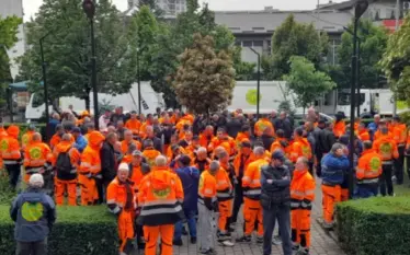 Punëtorët e ‘‘Pastrimit’’ vazhdojnë grevën, sindikata: Komuna s’ka ofruar asnjë…