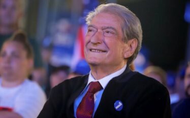 A është hequr “non grata”? Berisha falenderon DASH dhe Trump:…