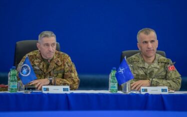 Komandanti i KFOR-it mbledh ambasadorët e vendeve kontribuuese, flasin për…
