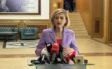Kusari-Lila: Kurti pranoi ftesën e presidentes Osmani, besoj që përgjigja…