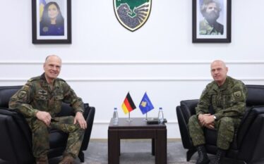 Jashari dhe Pfeifer flasin për mundësinë e bashkëpunimit mes ushtrive…