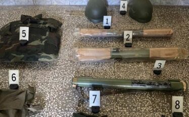 Policia gjen armë në Mitrovicë të Veriut, Sveçla: Terrorizëm i…