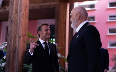 Macron e falënderon në gjuhën shqipe Edi Ramën: Shqipëria e…