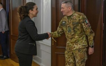 Komandanti i KFOR’it shpreson për zhbllokim të shpejt të ngërçit…
