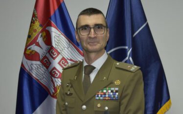 Shefi i NATO-s në Beograd: Kosova e Serbia të tregojnë…
