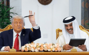 Trump dhe Emiri i Katarit nënshkruajnë marrëveshje për aviacionin dhe…
