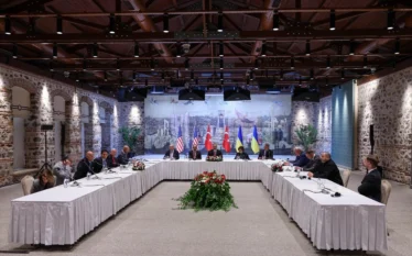 Tri fuqi në tryezë: Turqia, SHBA dhe Ukraina në Stamboll…