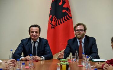 ‘‘Jam i bindur’’, Abazi thotë se Rashiqi ia ‘‘ka siguruara…