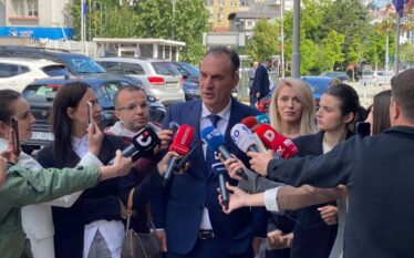 Limaj: Ende s’jemi ftuar nga presidentja, çdo ftese në funksion…