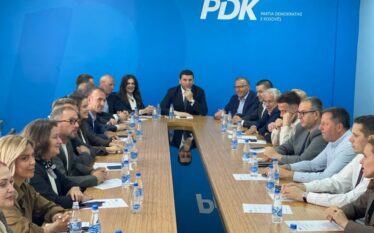 Kryesia e PDK-së mban mbledhjen, diskutohet propozimi i LDK-së për…