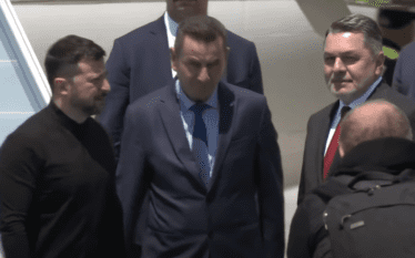 Zelensky e quan “ekip teatral” delegacionin rus në Turqi, ndërsa…