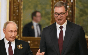 Vuçiq lavdëron paradën e Moskës, falënderon Putinin