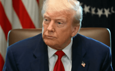 Trumpi thotë se të hënën do të telefonojë Putinin e…