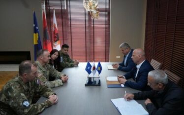 Lladrovci pret në takim nënkolonelin e KFOR-it