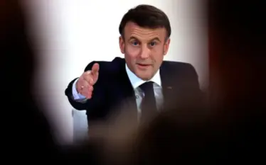 Macron ndez tensionet në Izrael, akuzohet për “kryqëzatë kundër shtetit…