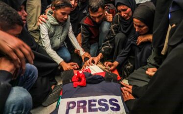 Izraeli vret një gazetar palestinez derisa po trajtohej në një…