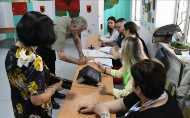 Shqipëri, fillon votimi për zgjedhjet parlamentare