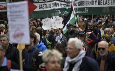 Qindra njerëz në protestën pro-palestineze në Madrid mes konfliktit të…