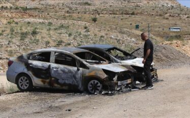 Kolonët izraelitë djegin tokat bujqësore palestineze në Bregun Perëndimor