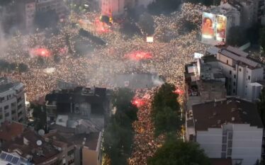 Tensionet rriten në Beograd: Protestat masive vazhdojnë, ultimatumi i studentëve…
